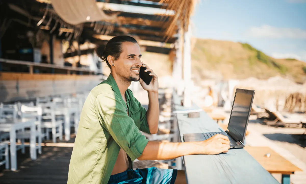 Digital nomad working from the beach