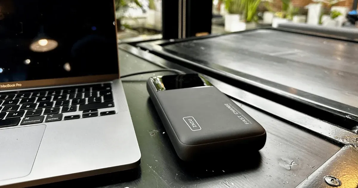 INIU B64 Review: Is This The Best Airline-Approved Portable Power Bank for Laptops?