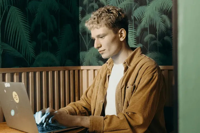 The Pros and Cons of Being a Digital Nomad