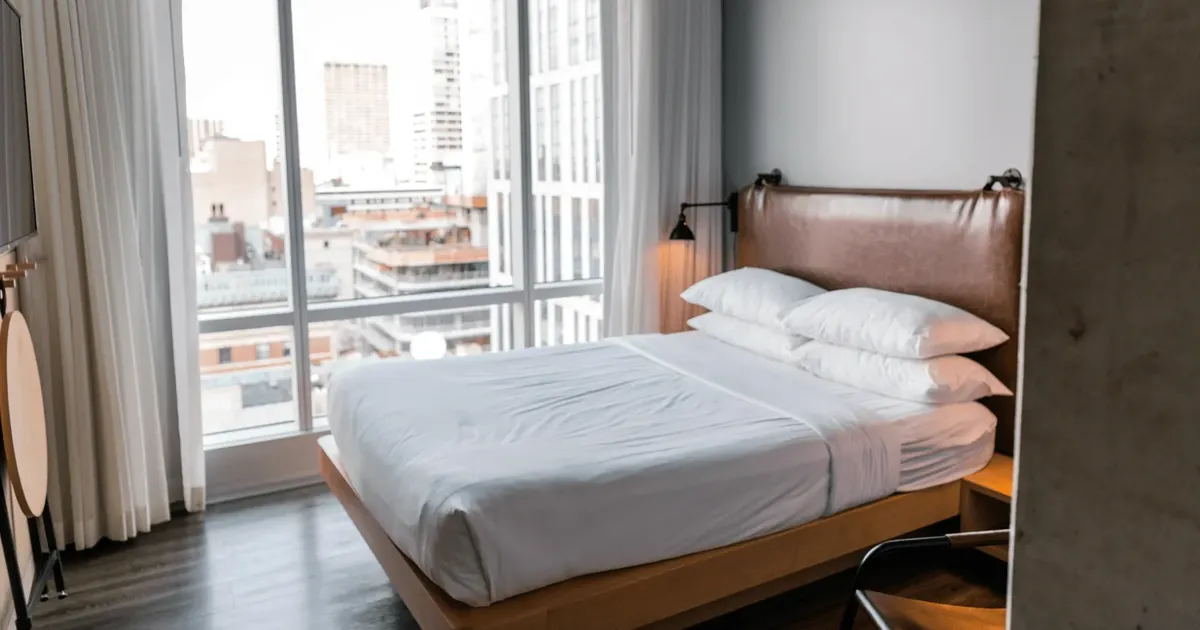 How to Find Digital Nomad Accommodations: 9 Nomad Expert Tips
