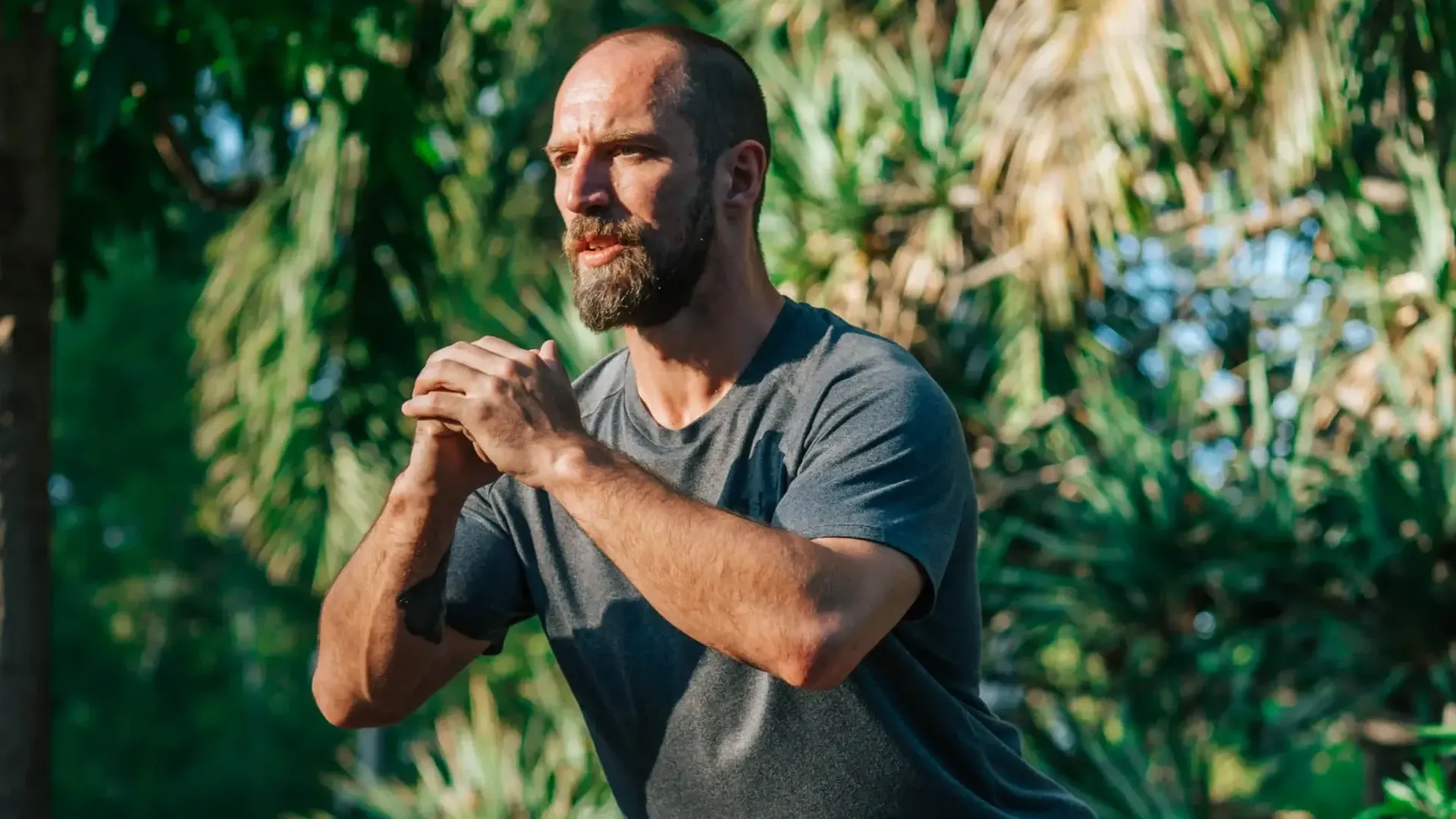 16 Travel-Friendly Fitness Exercises To Keep You Fit On The Go (No Equipment Required)