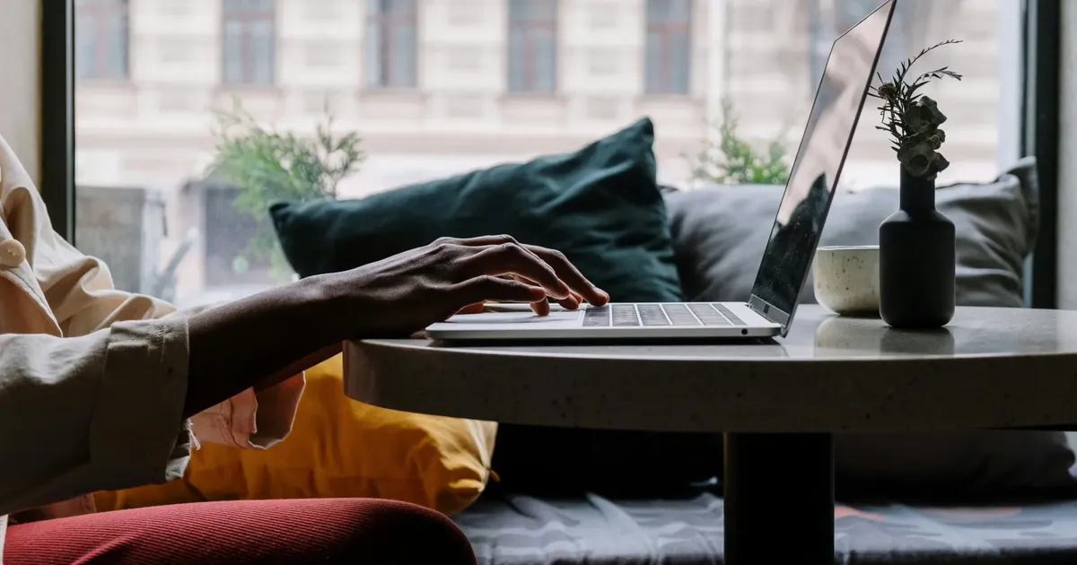 What is a Digital Nomad and How Do You Become One?