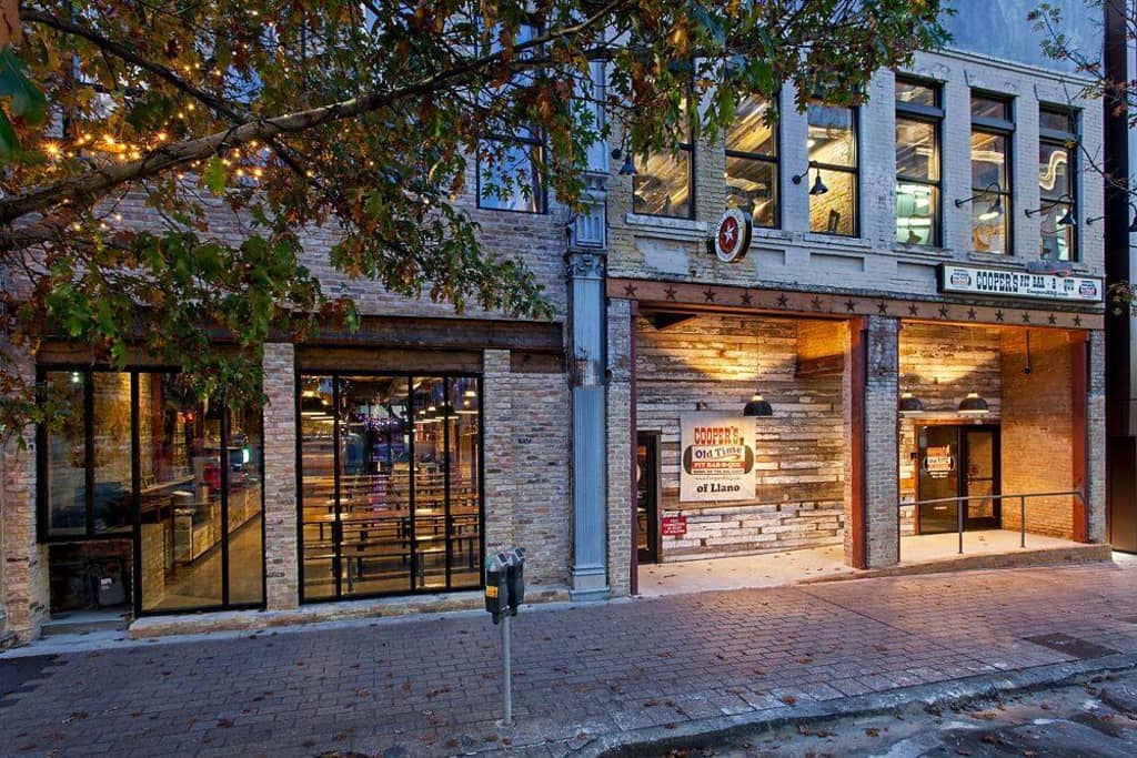 Cooper's Old Time Pit Bar-B-Que