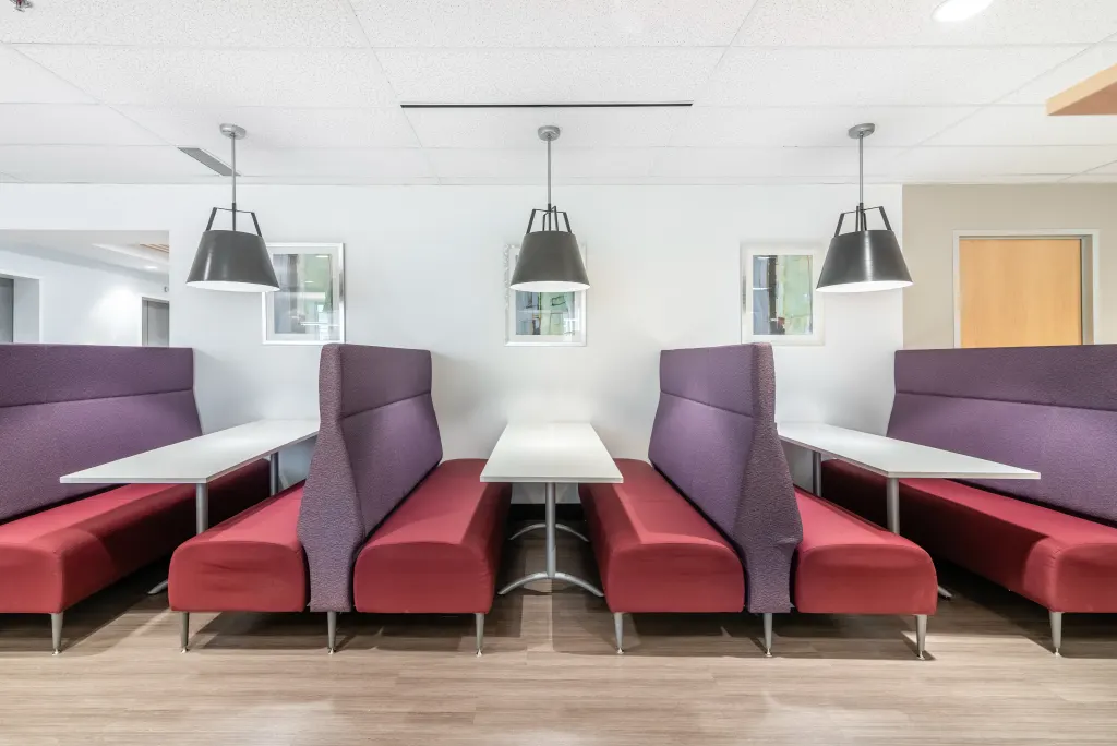 Regus - Manitoba, Winnipeg - 201 Portage Avenue