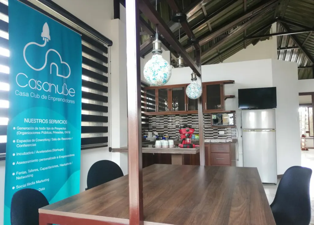 Casanube / Casa Club de Emprendedores