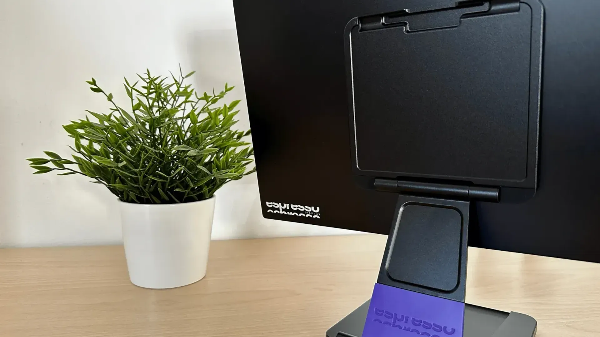 espresso 17 Pro Review: Overhyped or the Perfect Portable Monitor?