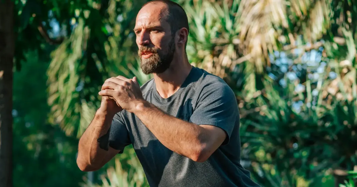 16 Travel-Friendly Fitness Exercises To Keep You Fit On The Go (No Equipment Required)