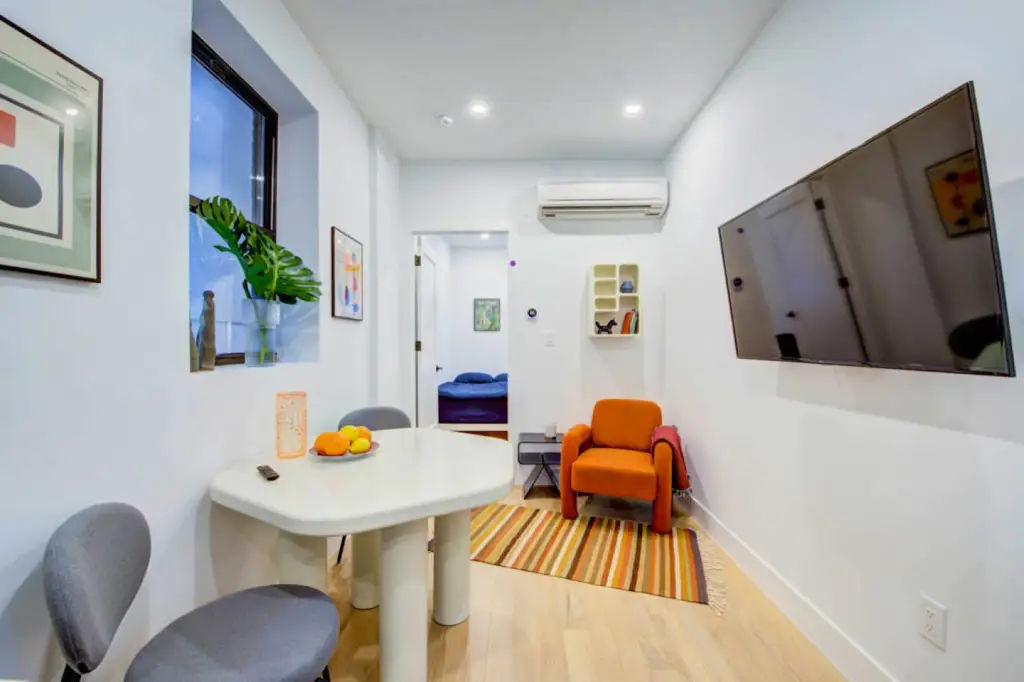 Outpost Club - Standard Large Room