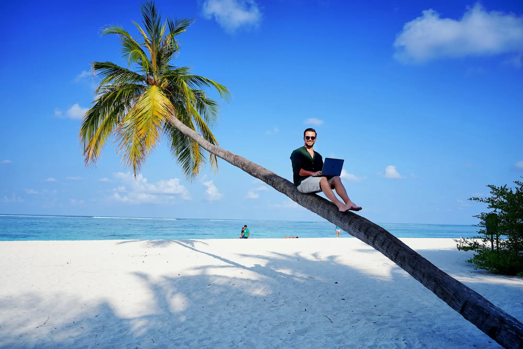 35+ Digital Nomad Jobs To Travel and Work Anywhere