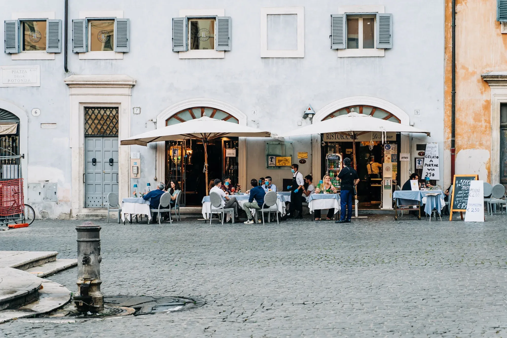 Image of an Italian restaurant in Rome, Italy