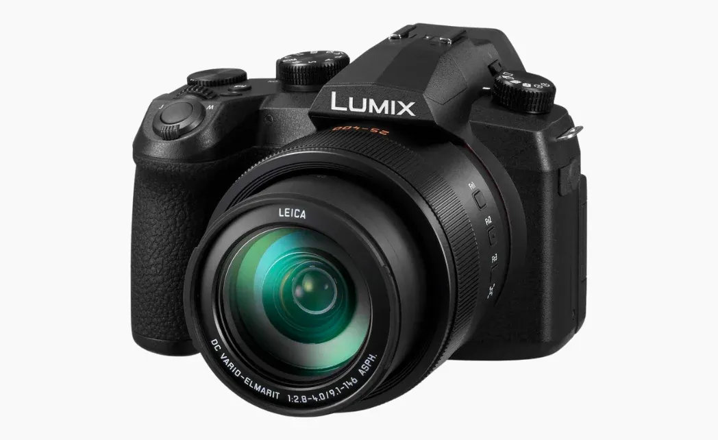 Panasonic Lumix FZ1000 II, a small and compact camera for travel