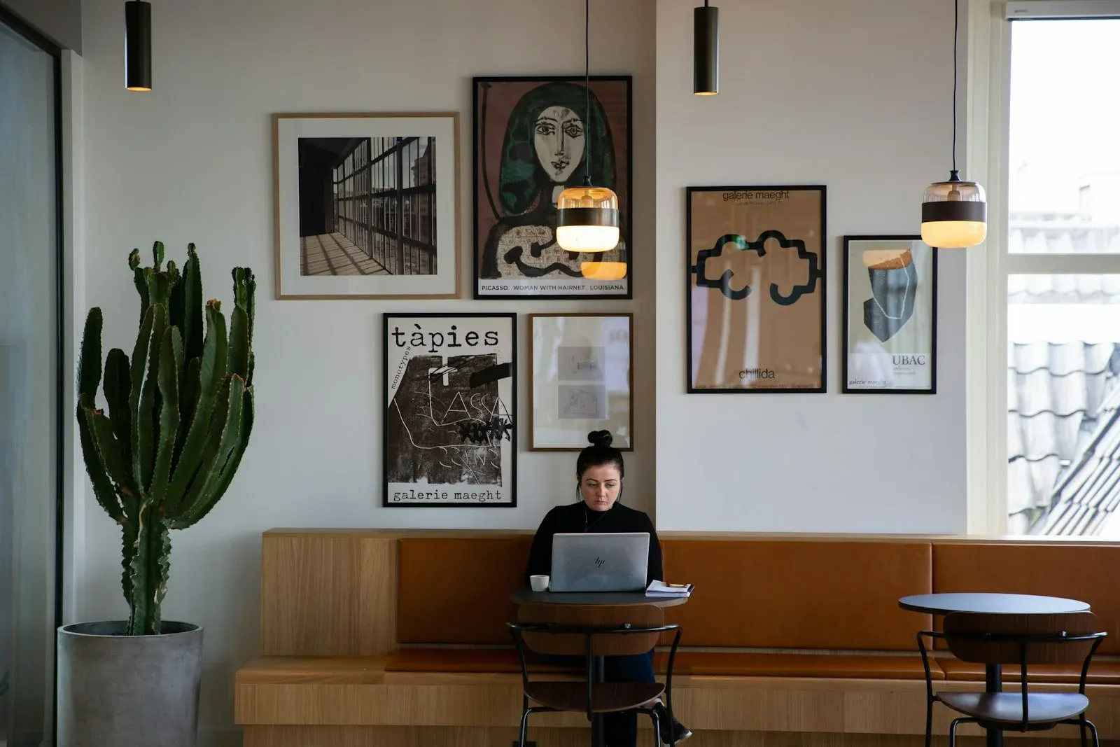 digital nomad marketer working in a café