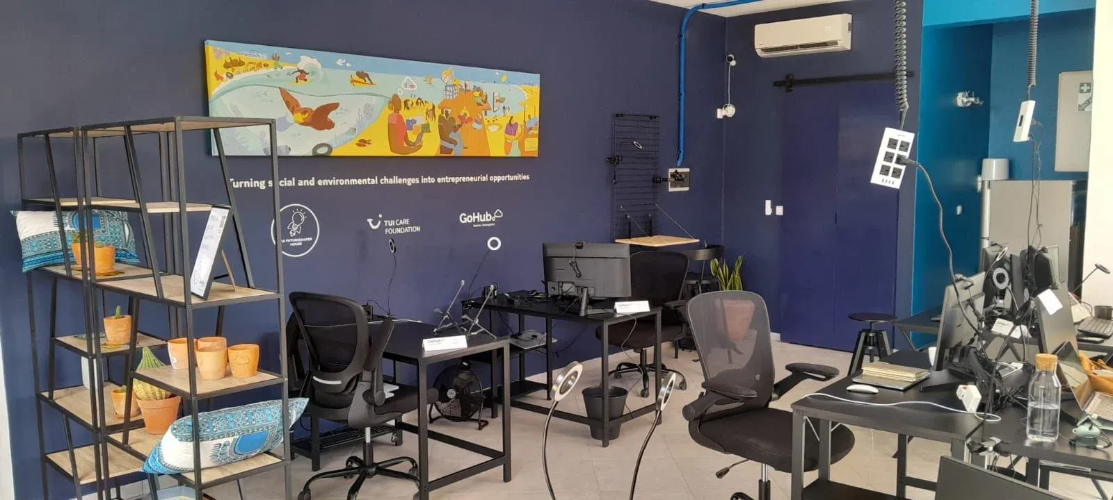 A photo of CoHub coworking space in Sal, Santa Maria