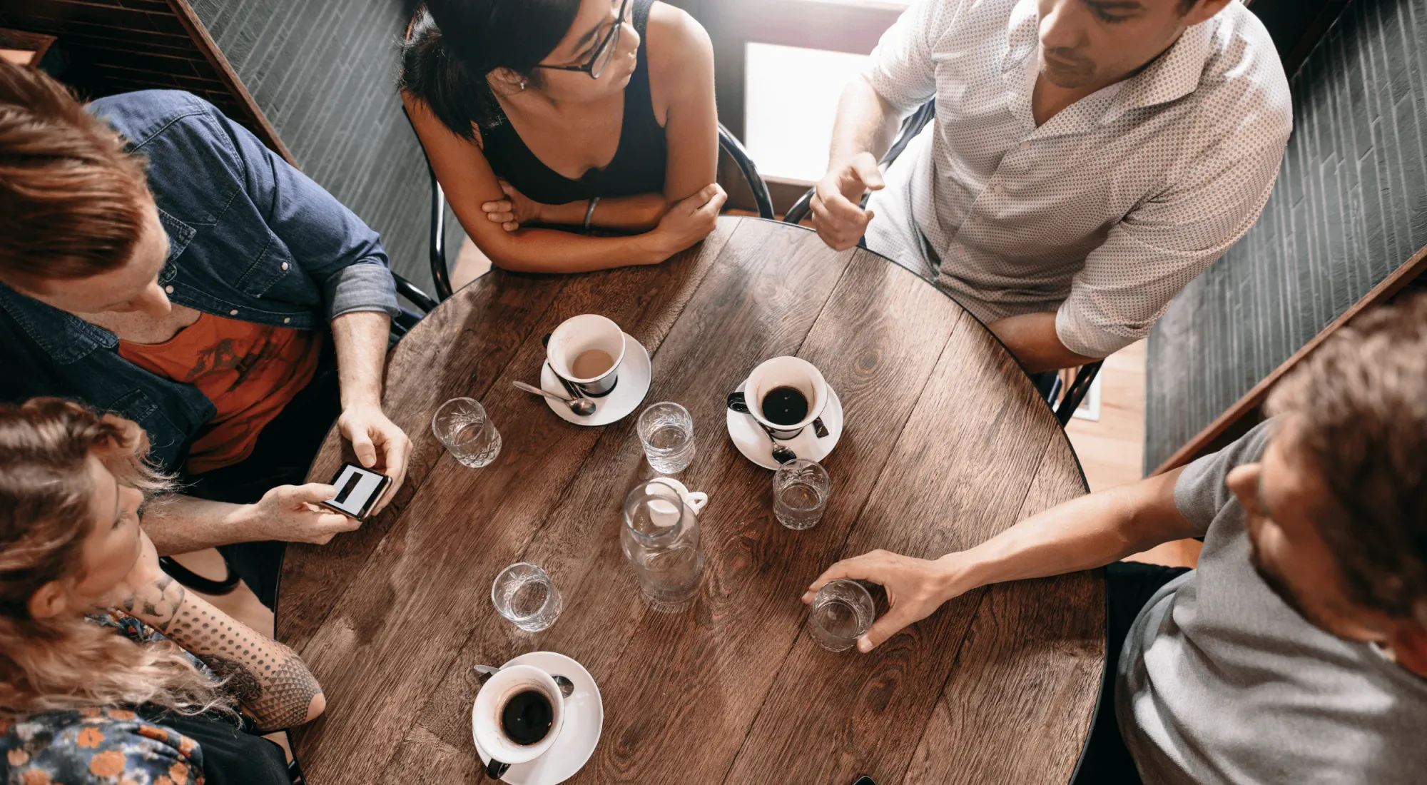 Expat meetup in a cafe