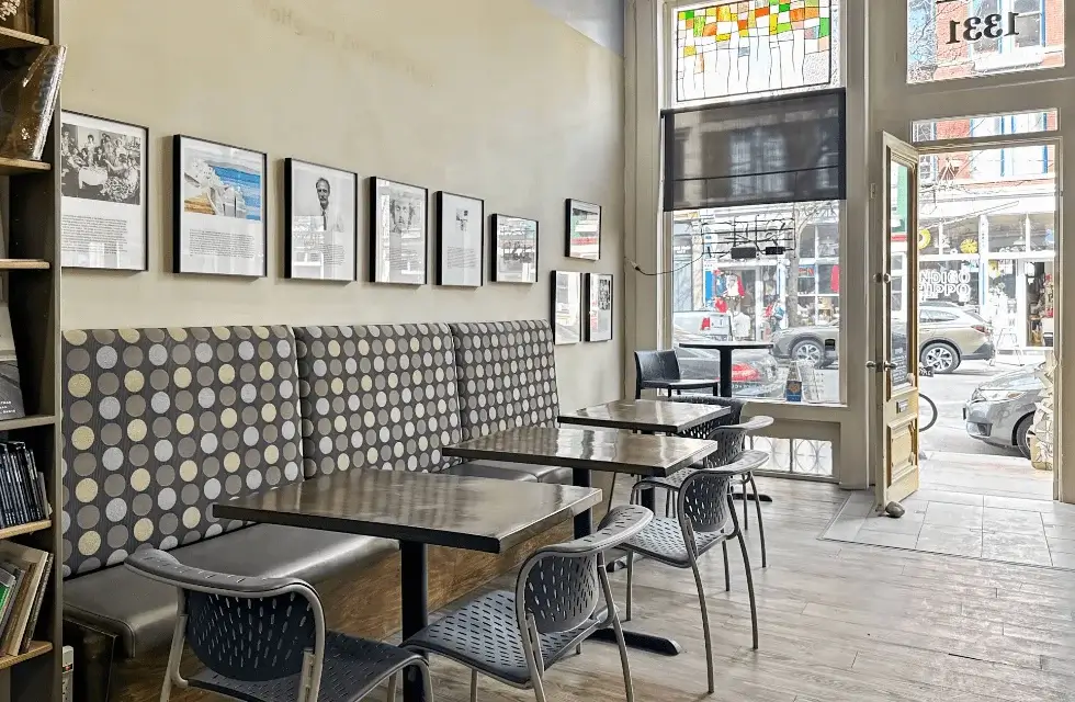 Iris Book Café