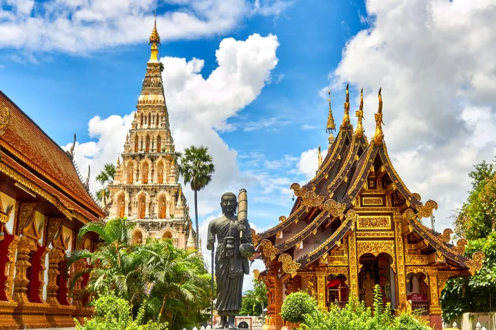 Image of golden temples in Thailand