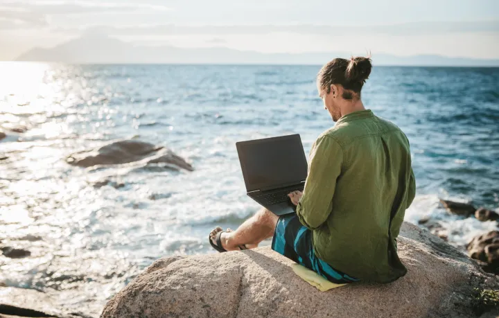 Digital nomad working by the ocean