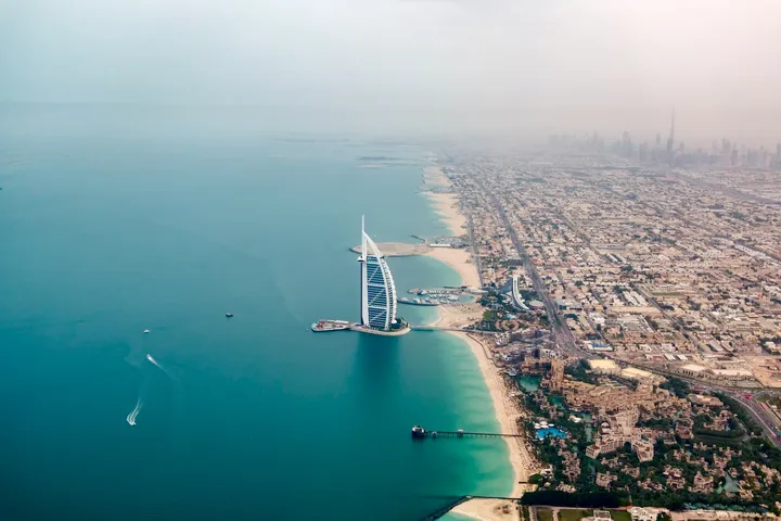 Visto Nomadi Digitali per Dubai (Emirati Arabi Uniti): come richiederlo, costi e requisiti